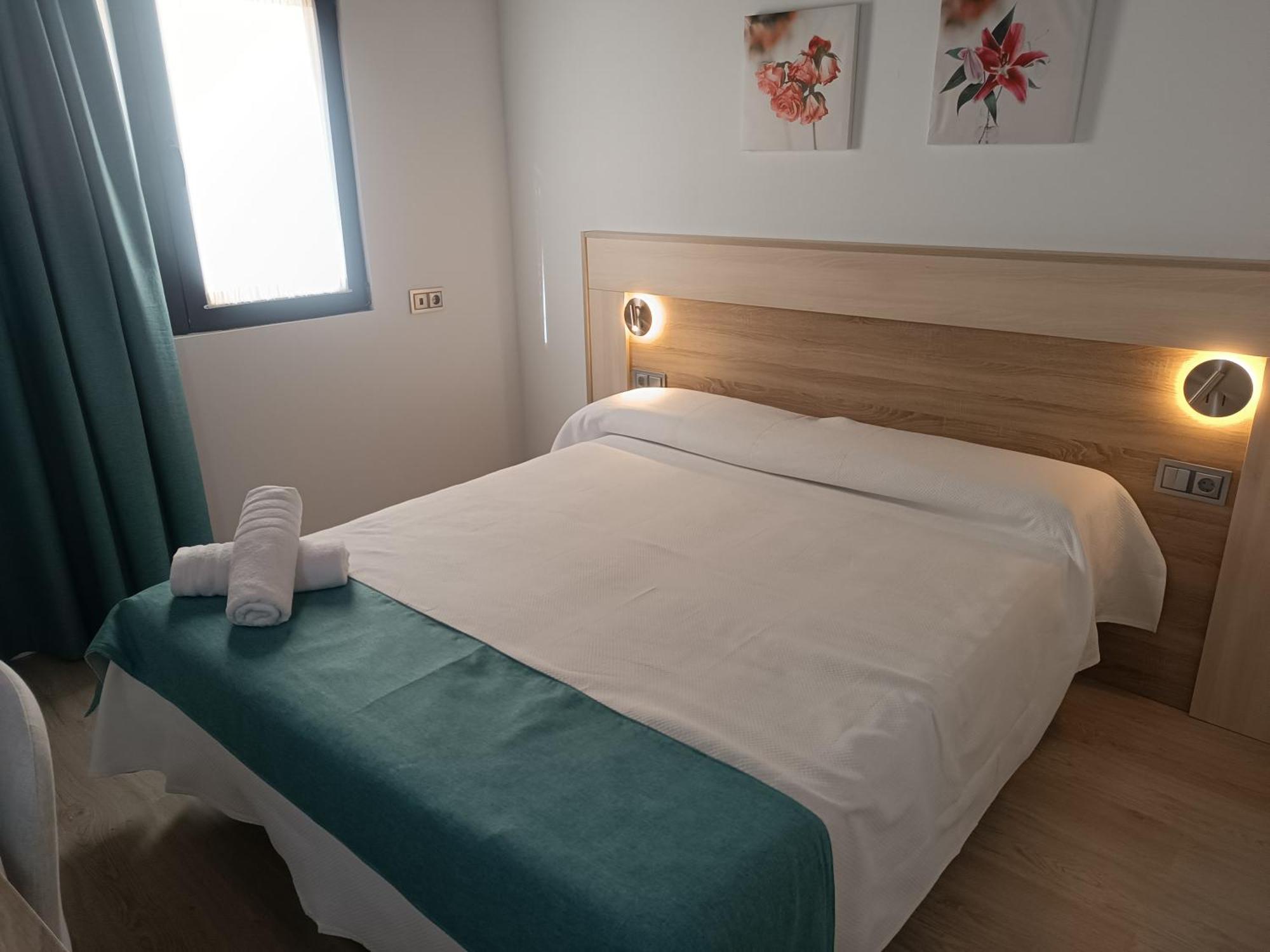 Apartamentos Turisticos Avila Puerta De La Santa 2-1 Екстериор снимка